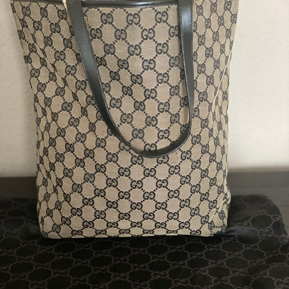 ❌❌SOLD❌❌ Authentic Gucci Tote bag - Picture 15 of 15